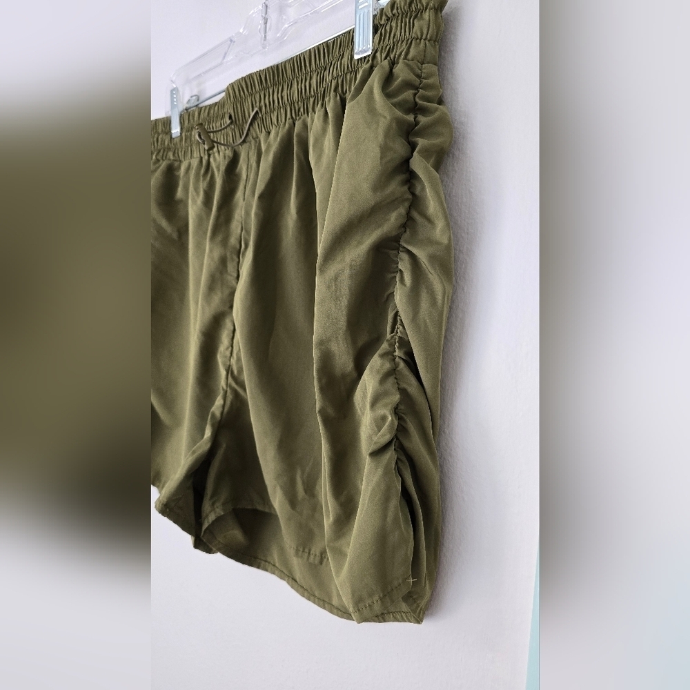 Fashion Nova Olive green short Size XL - Picture 5 of 8